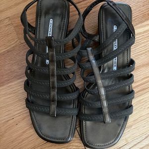 Great Condition DONALD J PLINER bronze sandals